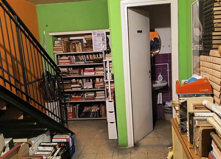 bagno e magazzino
