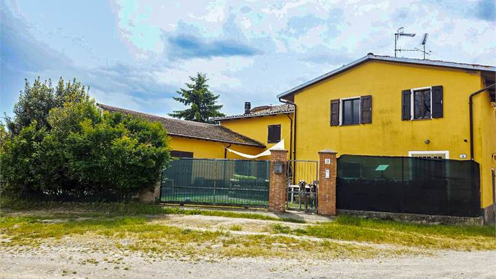 VILLA BIFAMILIARE RISTRUTTURATA A SANT'ANTONIO DI PAVULLO (MO)