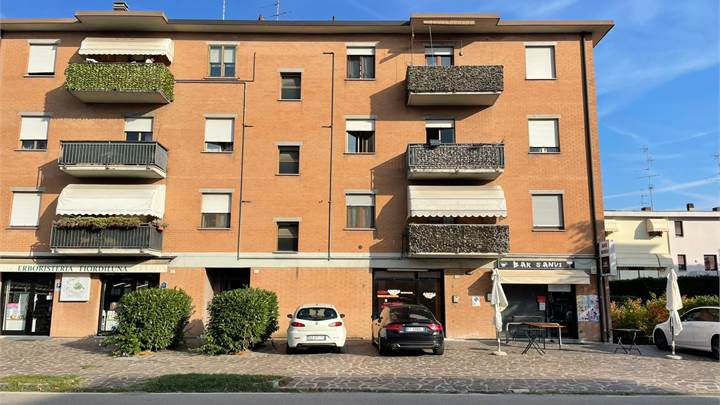 LOCALE COMMERCIALE IN VENDITA A CARPI 