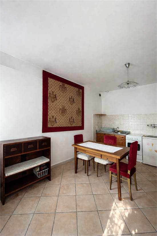 ingresso su cucina abitabile