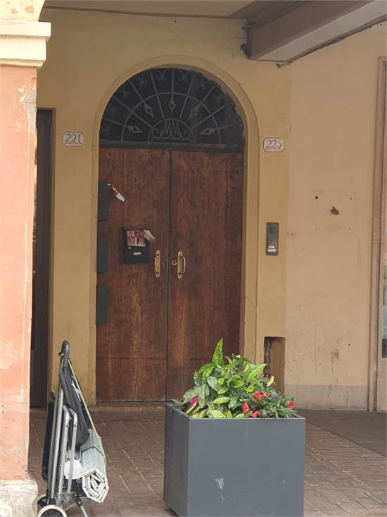 portone di ingresso del palazzo