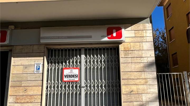 VENDESI NEGOZIO – VIGNOLA  ZONA STAZIONE FERROVIARIA