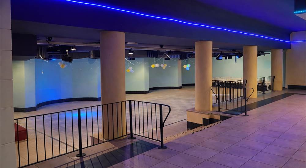 sala discoteca al piano interrato