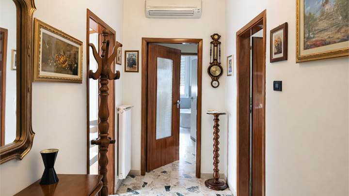 TRILOCALE CON DUE BALCONI E GARAGE IN ZONA SACCA - MODENA